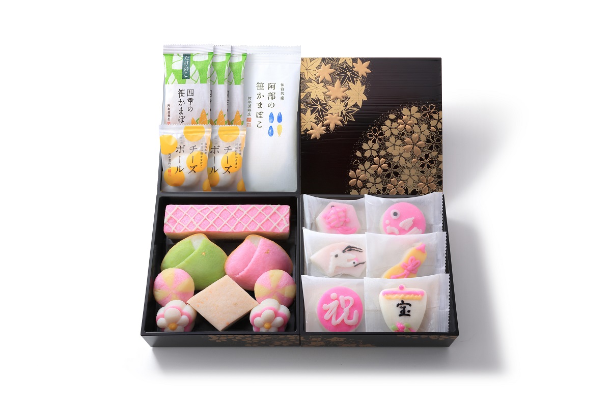 今年の「おひなかまぼこ」はお重箱入り、細工かまぼこ入りの限定セット